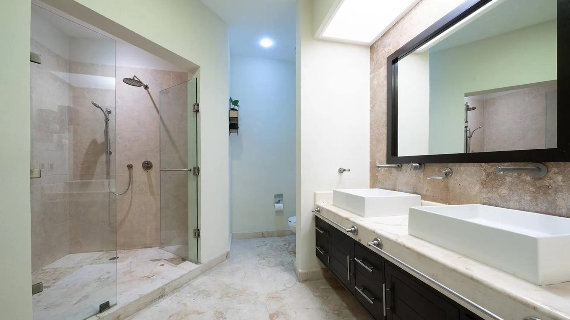 Condo Surf 405 - Luxury Oceanview Beachfront 3 Bedroom With Gym - At El Faro Condos 신데 델 카르멘 0*,  멕시코
