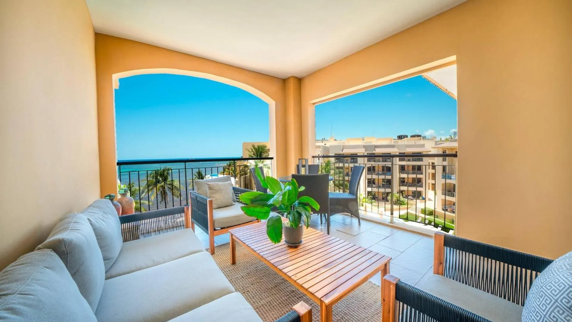 Condo Surf 405 - Luxury Oceanview Beachfront 3 Bedroom With Gym - At El Faro Condos 신데 델 카르멘 펜션