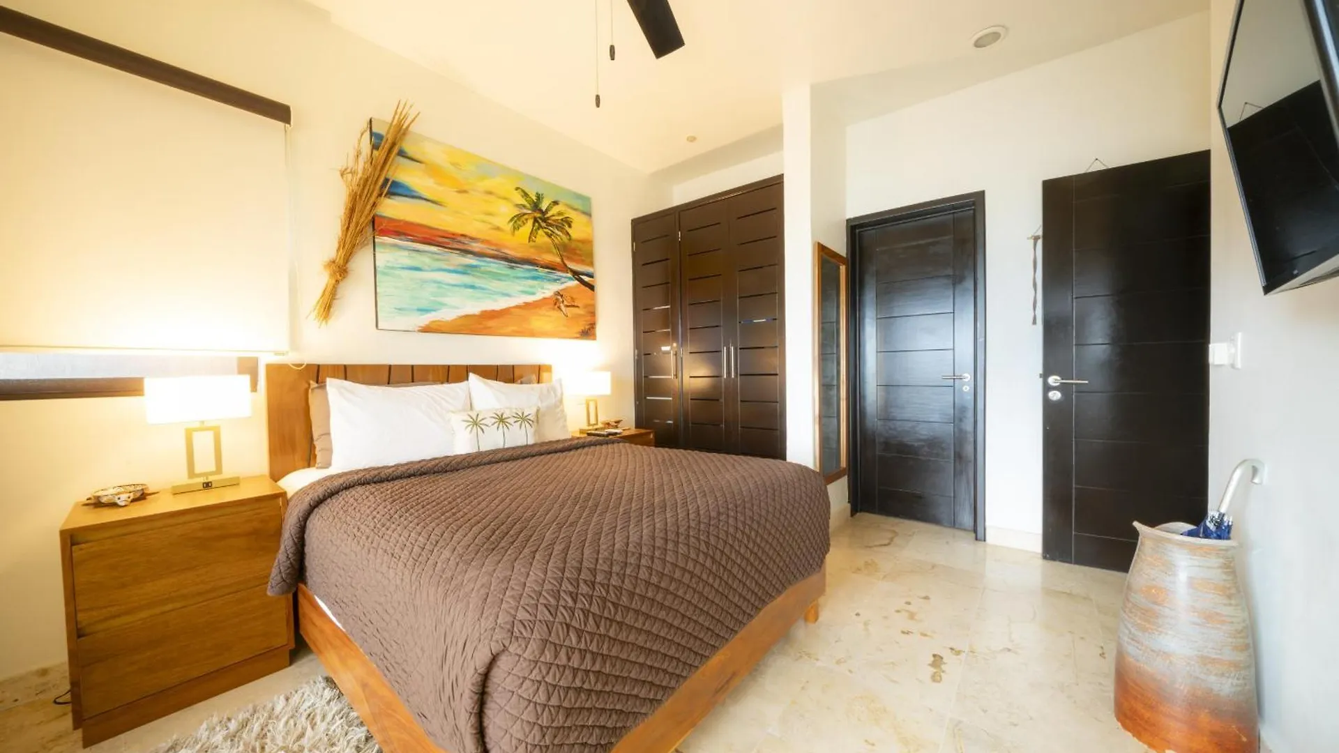Prázdninový dům Condo Surf 405 - Luxury Oceanview Beachfront 3 Bedroom With Gym - At El Faro Condos Playa del Carmen Mexiko