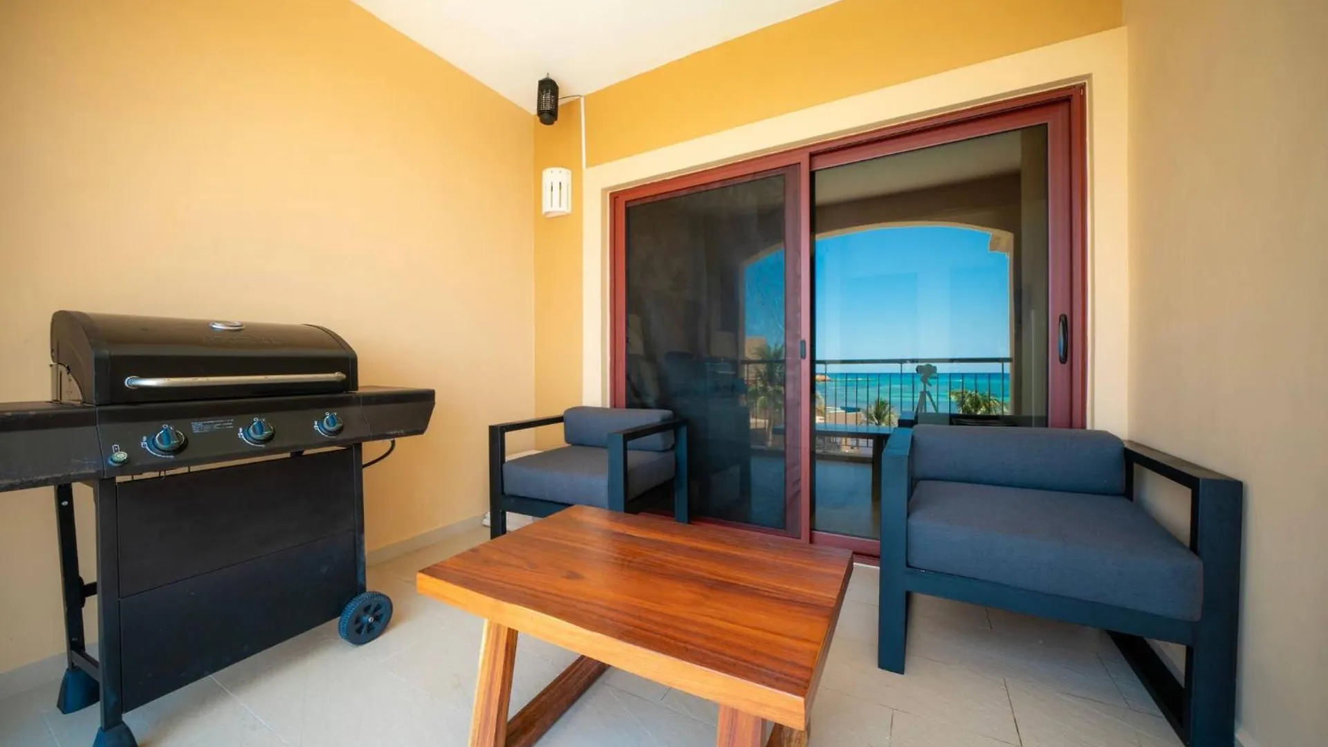 Condo Surf 405 - Luxury Oceanview Beachfront 3 Bedroom With Gym - At El Faro Condos Playa del Carmen Mexiko
