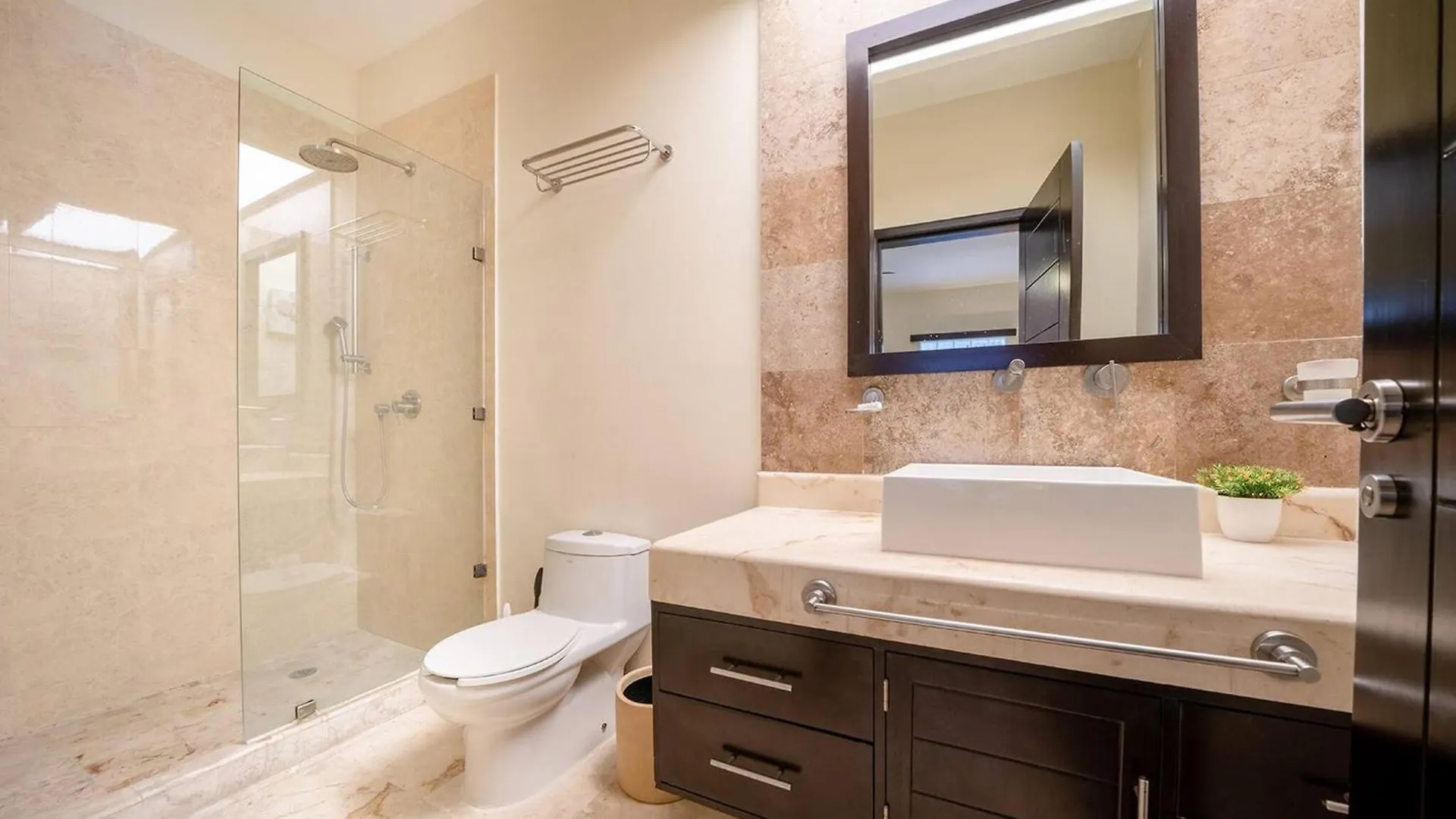 Condo Surf 405 - Luxury Oceanview Beachfront 3 Bedroom With Gym - At El Faro Condos Playa del Carmen Prázdninový dům