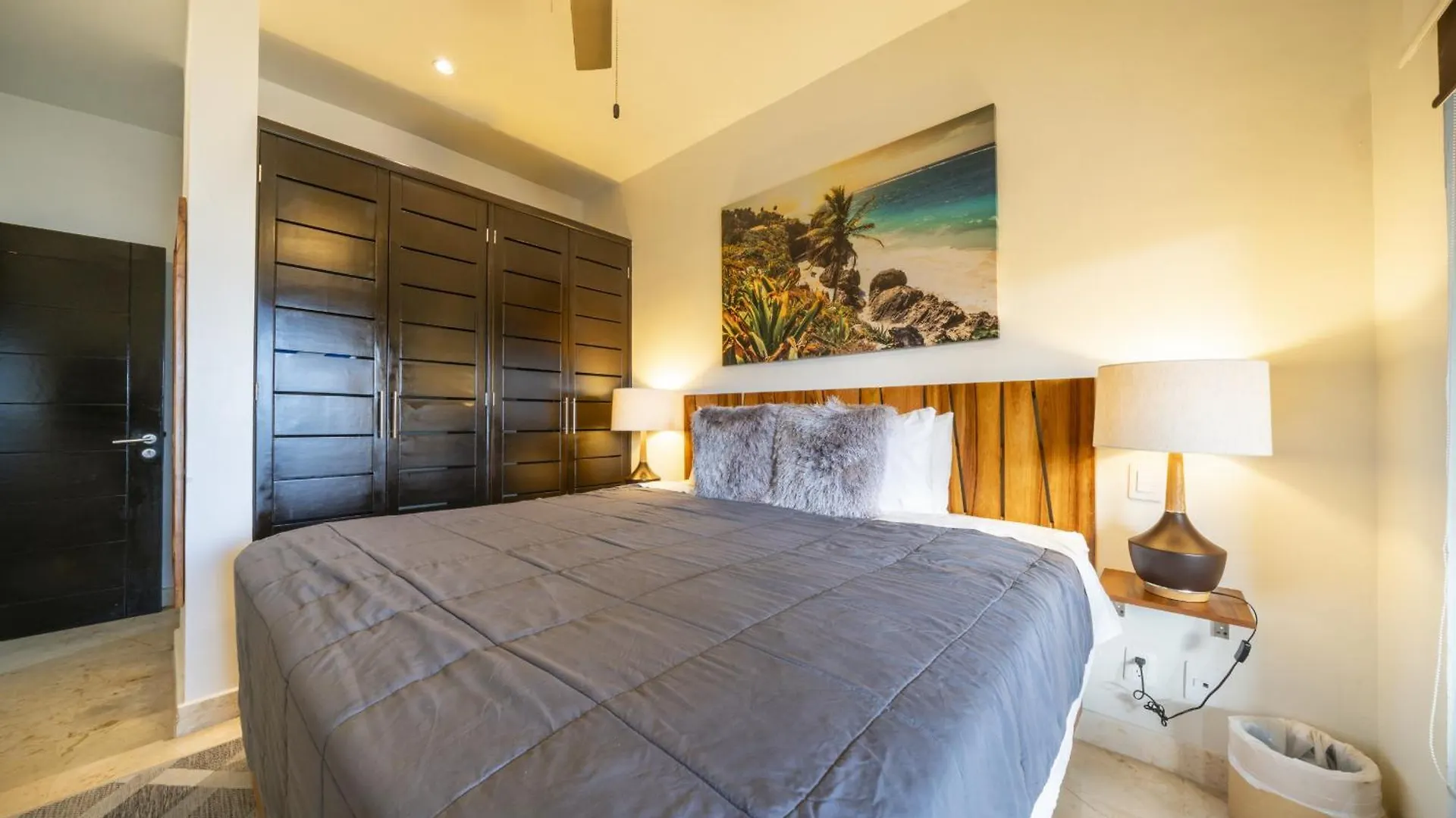 Prázdninový dům Condo Surf 405 - Luxury Oceanview Beachfront 3 Bedroom With Gym - At El Faro Condos Playa del Carmen