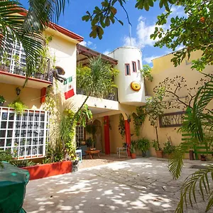 https://la-casa-del-almendro.tulum-hotels.net